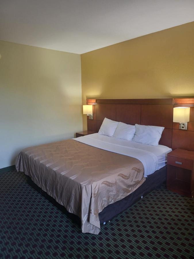Baymont By Wyndham Williamsburg Hotell Eksteriør bilde